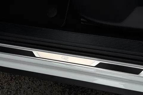 DK25ZKJ Volkswagen T-Roc 2.0 TDI 150 EVO R-Line 5dr DSG **18' ALLOYS, PAN ROOF** Thumbnail #32