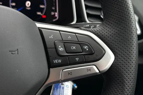 DK25ZKJ Volkswagen T-Roc 2.0 TDI 150 EVO R-Line 5dr DSG **18' ALLOYS, PAN ROOF** Thumbnail #35