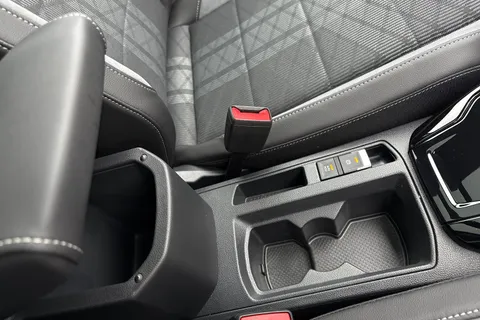 DK25ZKJ Volkswagen T-Roc 2.0 TDI 150 EVO R-Line 5dr DSG **18' ALLOYS, PAN ROOF** Thumbnail #39