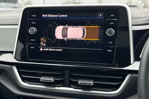 DK25ZKJ Volkswagen T-Roc 2.0 TDI 150 EVO R-Line 5dr DSG **18' ALLOYS, PAN ROOF** Thumbnail #41