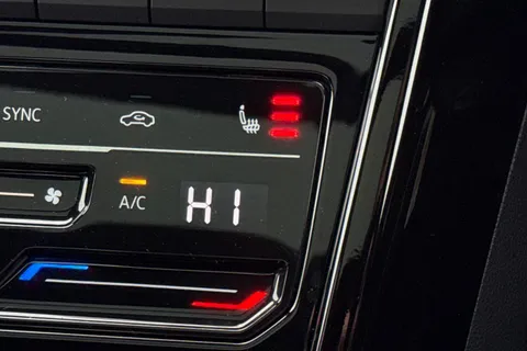 DK25ZKJ Volkswagen T-Roc 2.0 TDI 150 EVO R-Line 5dr DSG **18' ALLOYS, PAN ROOF** Thumbnail #42