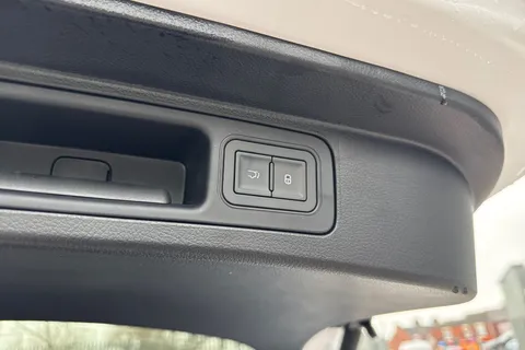 BYD Seal U 1.5 DM-i 18.3kWh Boost CVT Auto Euro 6 (s/s) 5dr Thumbnail #26