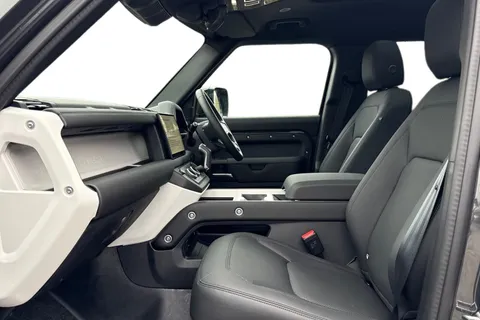 KW25GXX Land Rover Defender 130 3.0 D350 X-Dynamic SE 5dr Thumbnail #4