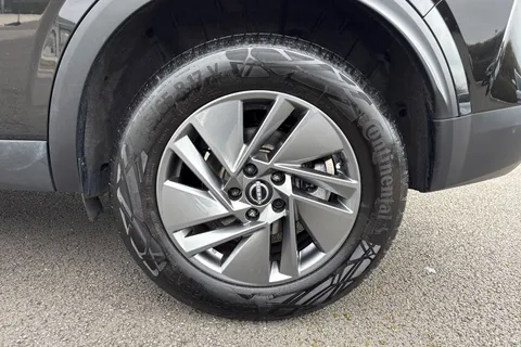 DN72ZPR Nissan Qashqai 1.3 DIG-T MHEV Acenta Premium XTRON Euro 6 (s/s) 5dr Thumbnail #13