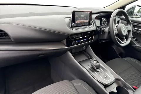 DN72ZPR Nissan Qashqai 1.3 DIG-T MHEV Acenta Premium XTRON Euro 6 (s/s) 5dr Thumbnail #16