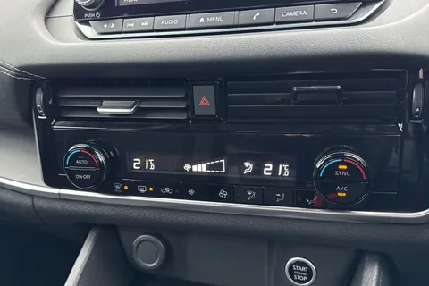 DN72ZPR Nissan Qashqai 1.3 DIG-T MHEV Acenta Premium XTRON Euro 6 (s/s) 5dr Thumbnail #23