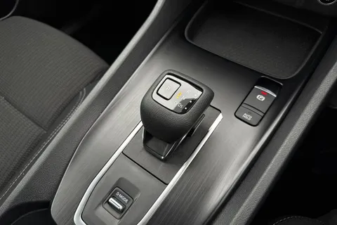 DN72ZPR Nissan Qashqai 1.3 DIG-T MHEV Acenta Premium XTRON Euro 6 (s/s) 5dr Thumbnail #24