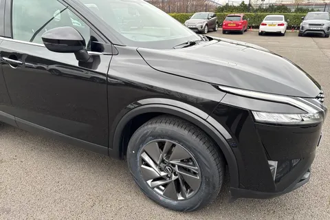 DN72ZPR Nissan Qashqai 1.3 DIG-T MHEV Acenta Premium XTRON Euro 6 (s/s) 5dr Thumbnail #37