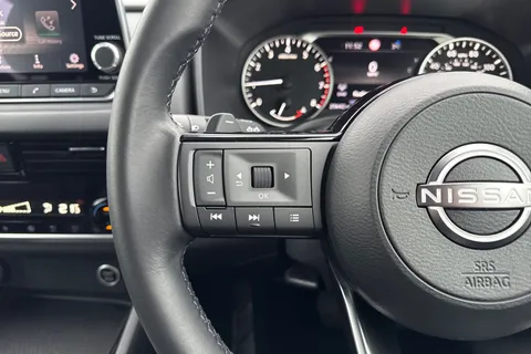 DN72ZPR Nissan Qashqai 1.3 DIG-T MHEV Acenta Premium XTRON Euro 6 (s/s) 5dr Thumbnail #39