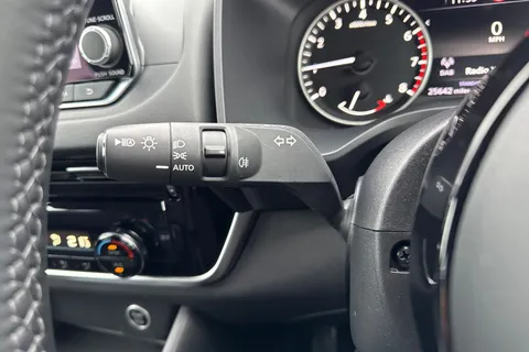 DN72ZPR Nissan Qashqai 1.3 DIG-T MHEV Acenta Premium XTRON Euro 6 (s/s) 5dr Thumbnail #41