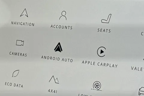 KW25GXX Land Rover Defender 130 3.0 D350 X-Dynamic SE 5dr Thumbnail #38