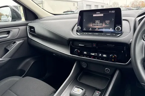 DN72ZPR Nissan Qashqai 1.3 DIG-T MHEV Acenta Premium XTRON Euro 6 (s/s) 5dr Thumbnail #45