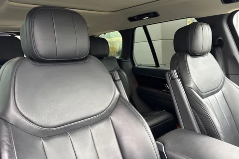 KO73MVV Land Rover Range Rover 3.0 D300 HSE 5dr Thumbnail #23