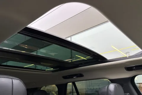 KO73MVV Land Rover Range Rover 3.0 D300 HSE 5dr Thumbnail #33