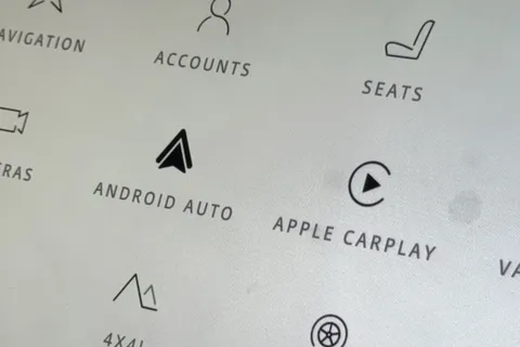 KO73MVV Land Rover Range Rover 3.0 D300 HSE 5dr Thumbnail #38