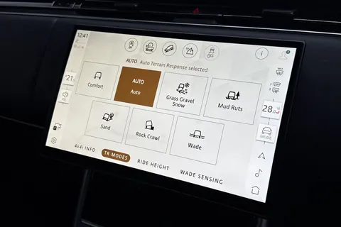 KO73MVV Land Rover Range Rover 3.0 D300 HSE 5dr Thumbnail #41