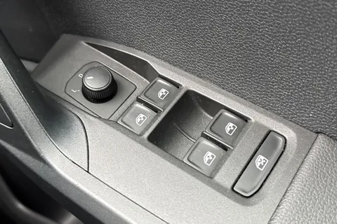 YS18VBK SEAT Arona 1.0 TSI SE DSG Euro 6 (s/s) 5dr Thumbnail #36