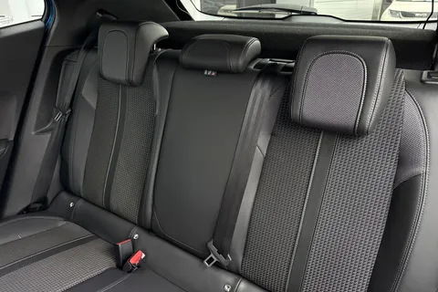 SV23XXS PEUGEOT e-2008 50kWh GT Auto 5dr (7kW Charger) Thumbnail #15