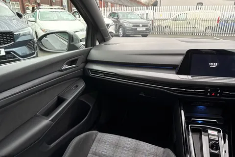 RF73GXJ Volkswagen Golf 1.4 TSI 13kWh GTE DSG Euro 6 (s/s) 5dr Thumbnail #16