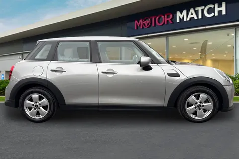 BM23MVF Mini Hatch 1.5 Cooper Classic Hatchback 5dr Petrol Manual Euro 6 (s/s) (136 ps) Thumbnail #4