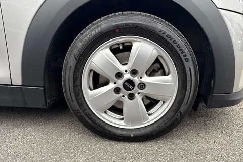 BM23MVF Mini Hatch 1.5 Cooper Classic Hatchback 5dr Petrol Manual Euro 6 (s/s) (136 ps) Thumbnail #7