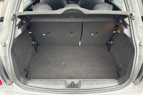 BM23MVF Mini Hatch 1.5 Cooper Classic Hatchback 5dr Petrol Manual Euro 6 (s/s) (136 ps) Thumbnail #10