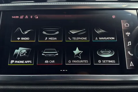 PF71JMO Audi Q3 Black Edition 35 TFSI  150 PS S tronic Thumbnail #18