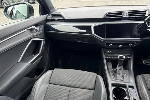 PF71JMO Audi Q3 Black Edition 35 TFSI  150 PS S tronic Thumbnail #21