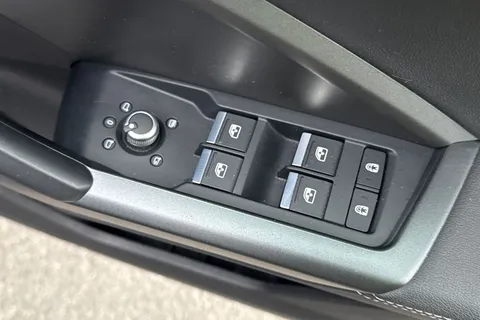 PF71JMO Audi Q3 Black Edition 35 TFSI  150 PS S tronic Thumbnail #22