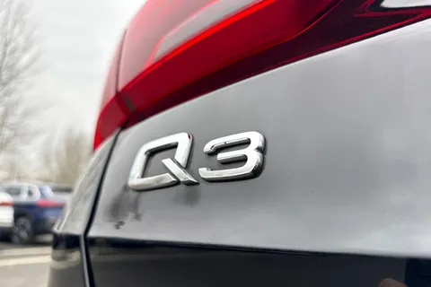 PF71JMO Audi Q3 Black Edition 35 TFSI  150 PS S tronic Thumbnail #37