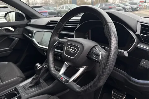 PF71JMO Audi Q3 Black Edition 35 TFSI  150 PS S tronic Thumbnail #47