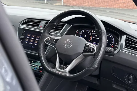 EX72OTE Volkswagen Tiguan 2.0 TSI 4Motion R-Line 5dr DSG Thumbnail #33