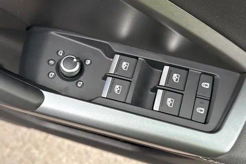 LM75ALO Audi Q3 Black Edition 35 TFSI  150 PS S tronic Thumbnail #21