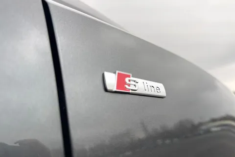 LM75ALO Audi Q3 Black Edition 35 TFSI  150 PS S tronic Thumbnail #30