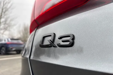 LM75ALO Audi Q3 Black Edition 35 TFSI  150 PS S tronic Thumbnail #35