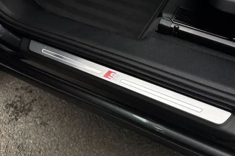 LM75ALO Audi Q3 Black Edition 35 TFSI  150 PS S tronic Thumbnail #43