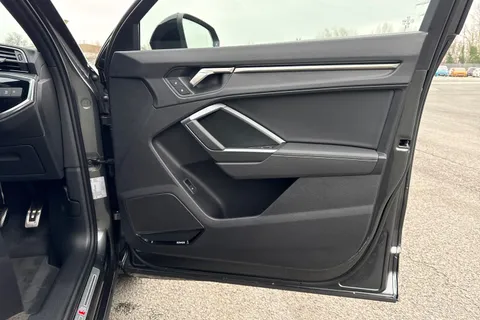 LM75ALO Audi Q3 Black Edition 35 TFSI  150 PS S tronic Thumbnail #45