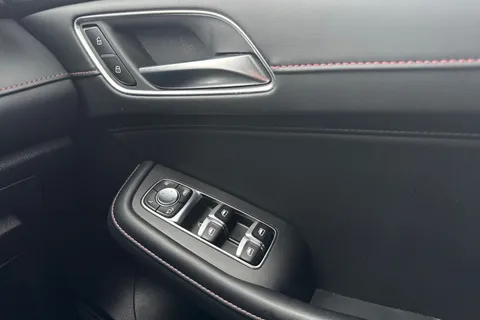 18 of 48 for MG Mg Hs 1.5 T-GDI 16.6kWh Excite Auto Euro 6 (s/s) 5dr