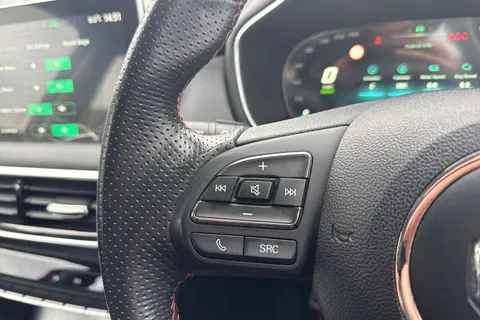 38 of 48 for MG Mg Hs 1.5 T-GDI 16.6kWh Excite Auto Euro 6 (s/s) 5dr