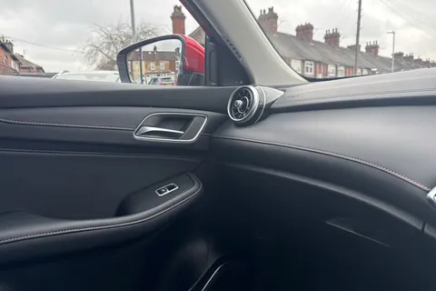 42 of 48 for MG Mg Hs 1.5 T-GDI 16.6kWh Excite Auto Euro 6 (s/s) 5dr