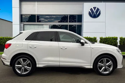 DS70CAV Audi Q3 1.5 TFSI CoD 35 S line S Tronic Euro 6 (s/s) 5dr Thumbnail #4