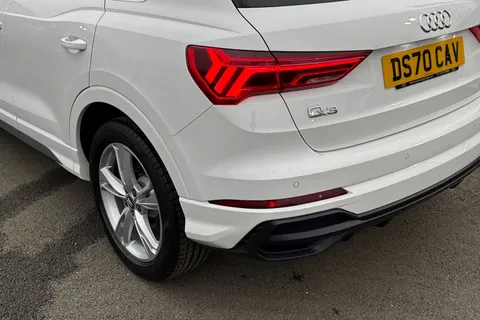 DS70CAV Audi Q3 1.5 TFSI CoD 35 S line S Tronic Euro 6 (s/s) 5dr Thumbnail #9