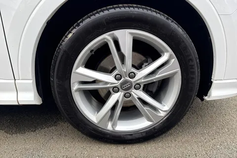 DS70CAV Audi Q3 1.5 TFSI CoD 35 S line S Tronic Euro 6 (s/s) 5dr Thumbnail #11