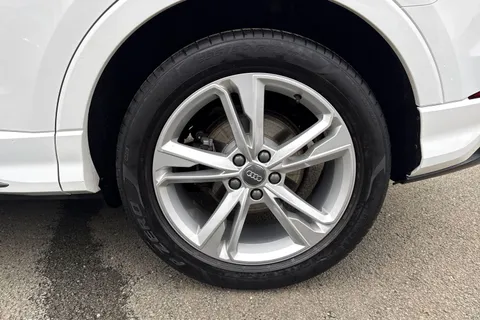 DS70CAV Audi Q3 1.5 TFSI CoD 35 S line S Tronic Euro 6 (s/s) 5dr Thumbnail #13