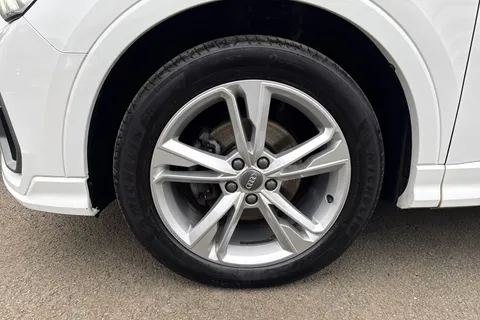 DS70CAV Audi Q3 1.5 TFSI CoD 35 S line S Tronic Euro 6 (s/s) 5dr Thumbnail #14