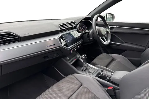 DS70CAV Audi Q3 1.5 TFSI CoD 35 S line S Tronic Euro 6 (s/s) 5dr Thumbnail #16