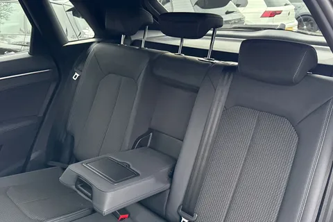 DS70CAV Audi Q3 1.5 TFSI CoD 35 S line S Tronic Euro 6 (s/s) 5dr Thumbnail #20