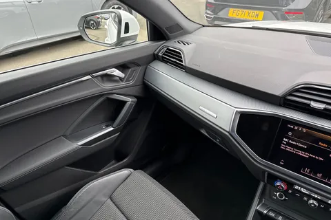 DS70CAV Audi Q3 1.5 TFSI CoD 35 S line S Tronic Euro 6 (s/s) 5dr Thumbnail #21