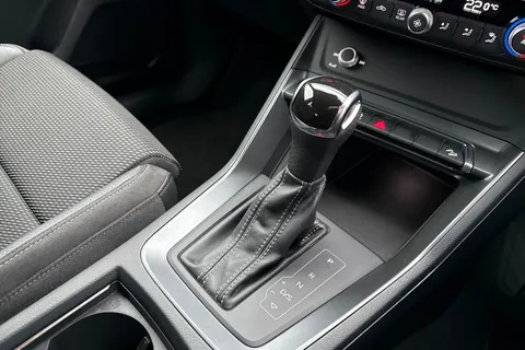 DS70CAV Audi Q3 1.5 TFSI CoD 35 S line S Tronic Euro 6 (s/s) 5dr Thumbnail #24