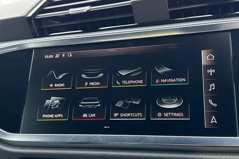 DS70CAV Audi Q3 1.5 TFSI CoD 35 S line S Tronic Euro 6 (s/s) 5dr Thumbnail #29